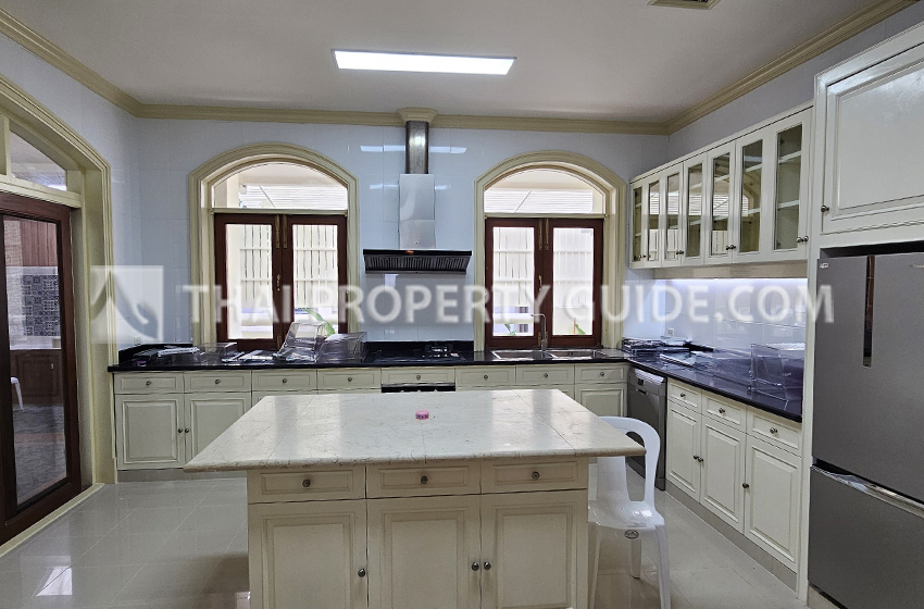 House with Private Pool in Nichada Thani 